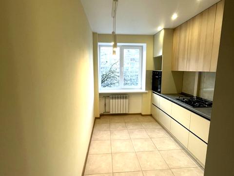 квартира за адресою Космонавтів вул., 144