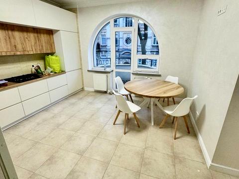 квартира за адресою Олександра Кониського вул., 76-78