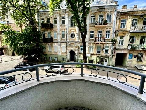 квартира за адресою Олександра Кониського вул., 76-78