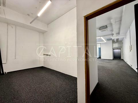 комерційна за адресою Володимирська вул., 10