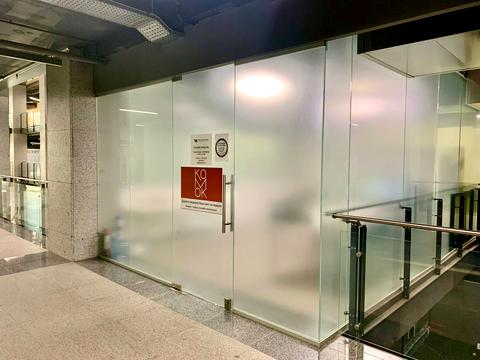 комерційна за адресою Дмитра Яворницького просп. (Карла Маркса), 72-Б