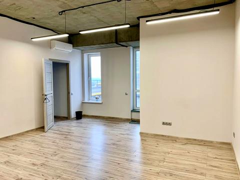 комерційна за адресою Мечникова вул., 19