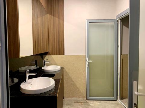 комерційна за адресою Мечникова вул., 19