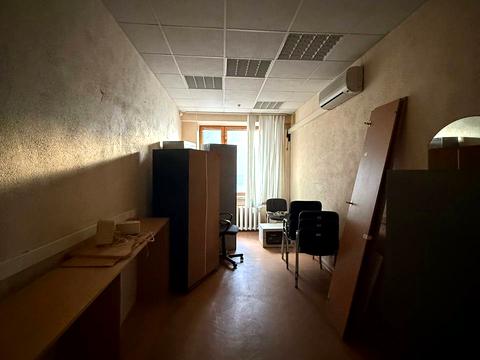 комерційна за адресою Воскресенська вул. (Леніна), 15