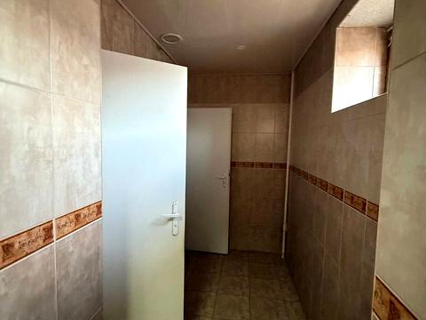 комерційна за адресою Воскресенська вул. (Леніна), 15