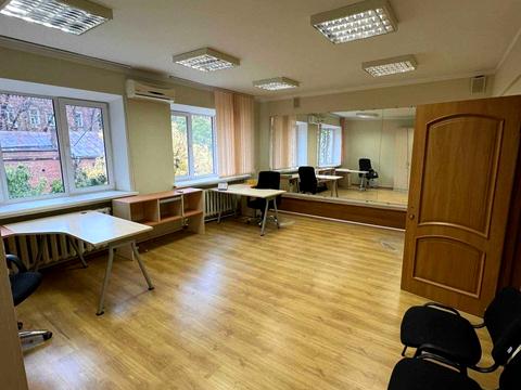 комерційна за адресою Петра Сагайдачного вул., 12