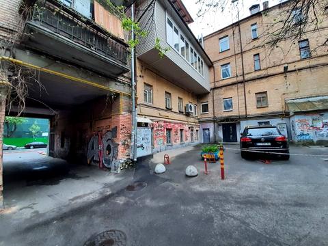 комерційна за адресою Золотоворітська вул., 4