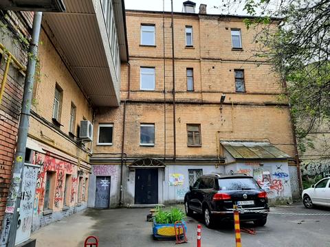 комерційна за адресою Золотоворітська вул., 4