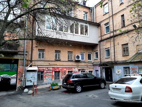 комерційна за адресою Золотоворітська вул., 4