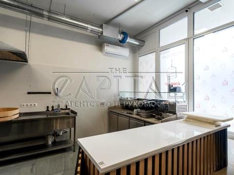 комерційна за адресою Дніпровська набережна вул., 16-Г