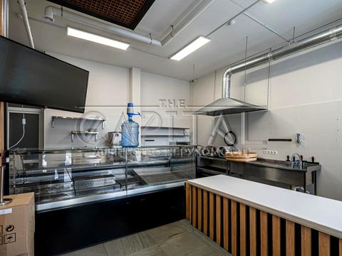 комерційна за адресою Дніпровська набережна вул., 16-Г