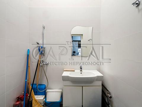 комерційна за адресою Дніпровська набережна вул., 16-Г