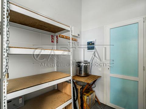 комерційна за адресою Дніпровська набережна вул., 16-Г