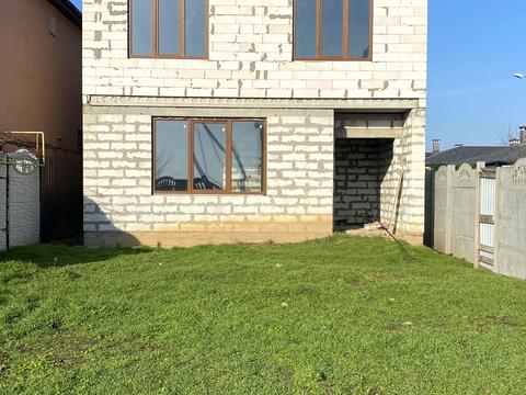 будинок за адресою смт. Таїрове, Червона Рута