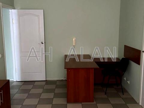 комерційна за адресою Межигірська вул., 54