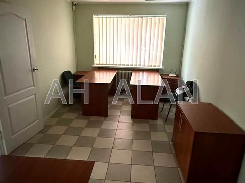 комерційна за адресою Межигірська вул., 54