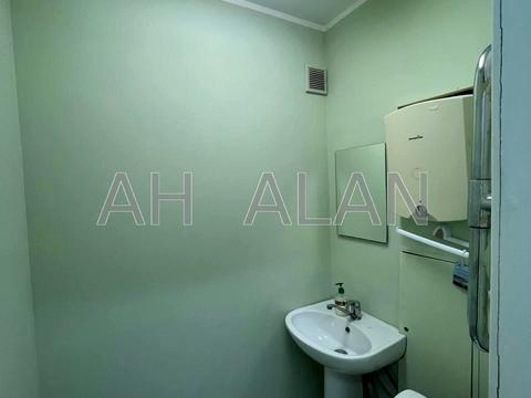 комерційна за адресою Межигірська вул., 54