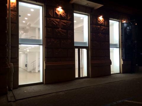 комерційна за адресою Дмитра Яворницького просп. (Карла Маркса), 54