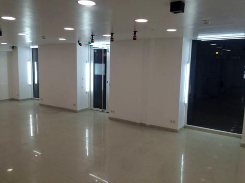 комерційна за адресою Дмитра Яворницького просп. (Карла Маркса), 54