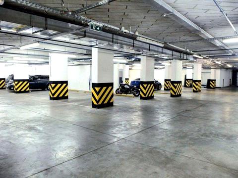 паркомісце за адресою Андрія Верхогляда вул. (Михайла Драгомирова), 5