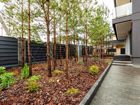 будинок за адресою Квітнева вул.