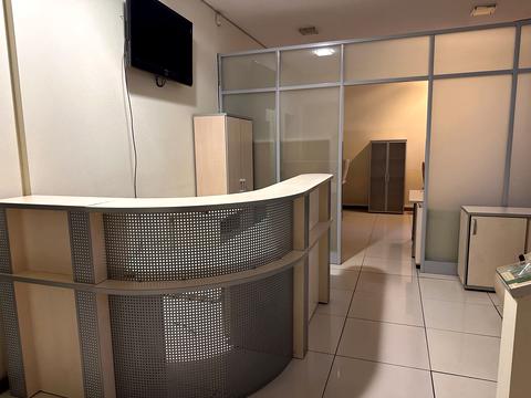 комерційна за адресою Інститутська вул., 17/5