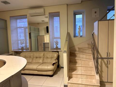 комерційна за адресою Інститутська вул., 17/5