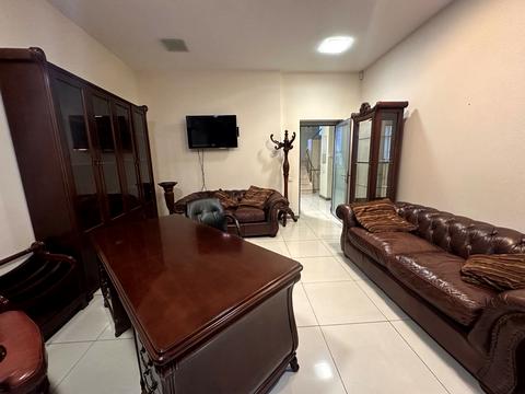 комерційна за адресою Інститутська вул., 17/5