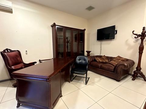 комерційна за адресою Інститутська вул., 17/5