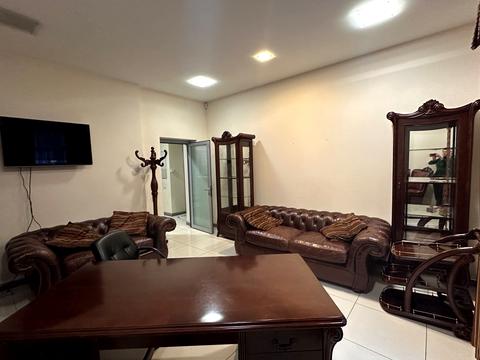 комерційна за адресою Інститутська вул., 17/5