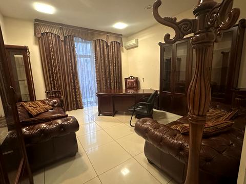 комерційна за адресою Інститутська вул., 17/5