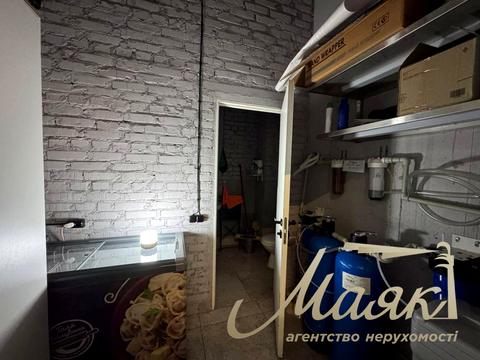 комерційна за адресою Дніпровська набережна вул., 18-А