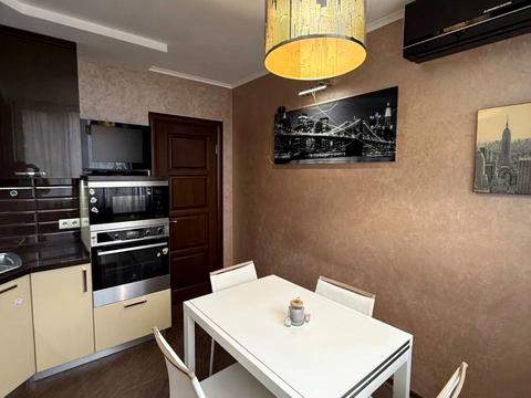 квартира за адресою Дмитрівська вул., 2