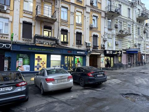 комерційна за адресою Бессарабська пл., 9/1