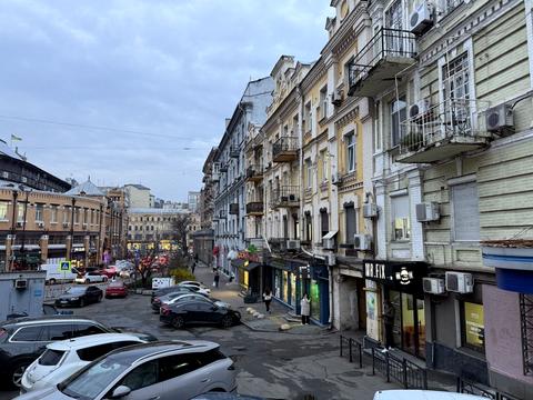 комерційна за адресою Бессарабська пл., 9/1