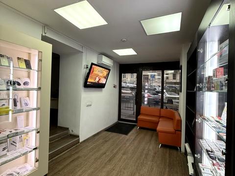 комерційна за адресою Бессарабська пл., 9/1