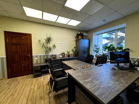 комерційна за адресою Максима Залізняка вул. (Громова), 144