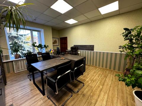 комерційна за адресою Максима Залізняка вул. (Громова), 144