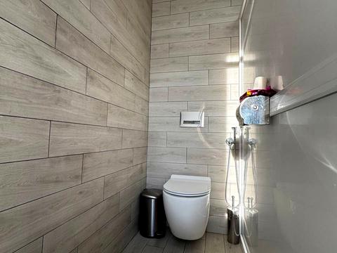 комерційна за адресою Максима Залізняка вул. (Громова), 144