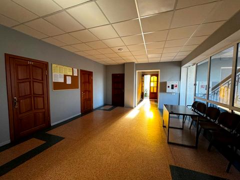 комерційна за адресою Максима Залізняка вул. (Громова), 144