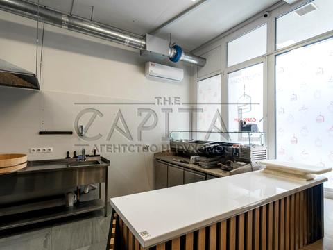 комерційна за адресою Дніпровська набережна вул., 16-Г