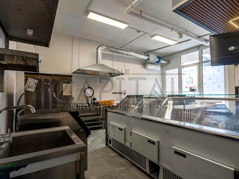 комерційна за адресою Дніпровська набережна вул., 16-Г