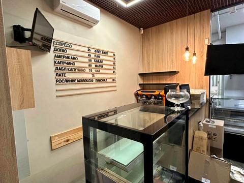 комерційна за адресою Дніпровська набережна вул., 16-Г