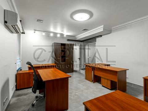 комерційна за адресою Несторівський пров., 8