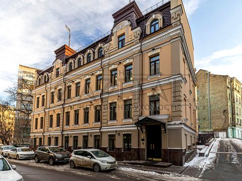 комерційна за адресою Несторівський пров., 8