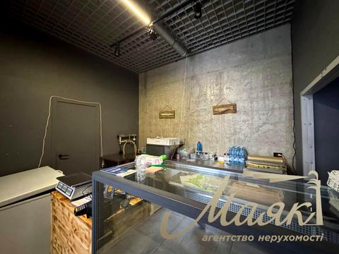 комерційна за адресою Дніпровська набережна вул., 16-Г