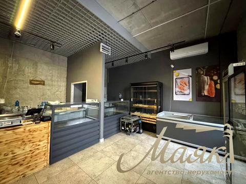 комерційна за адресою Дніпровська набережна вул., 16-Г