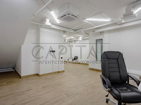 комерційна за адресою Дніпровська набережна вул., 17