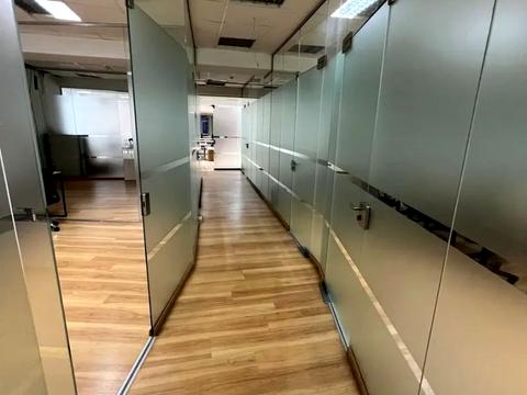 комерційна за адресою Євгена Коновальця вул. (Щорса), 35-Д