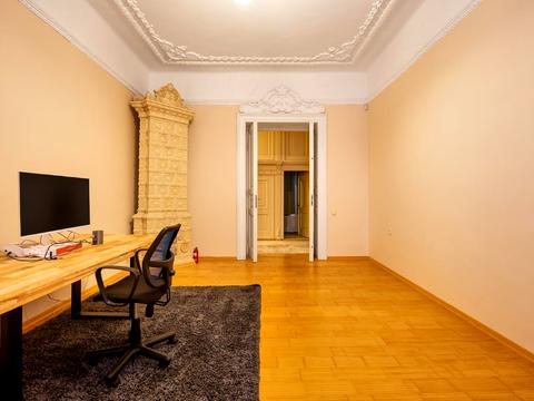 комерційна за адресою Івана Верхратського вул., 15